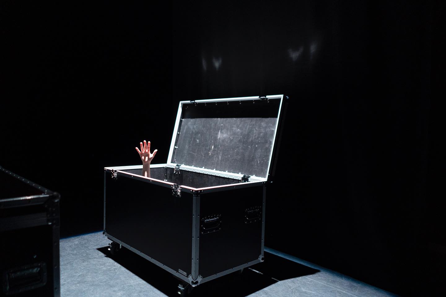Just got dress rehearsal photos. So thankful for the precious “empty space” I got to create Diva Lazarus. Really hoping to develop this show further and bring it to wider audiences one day 🤞🏻
Credit: Festival Les Fabricants – CNSMD Lyon 2024 © Antoine Boureau
@theatrelarenaissance @cnsmdlyon_ad