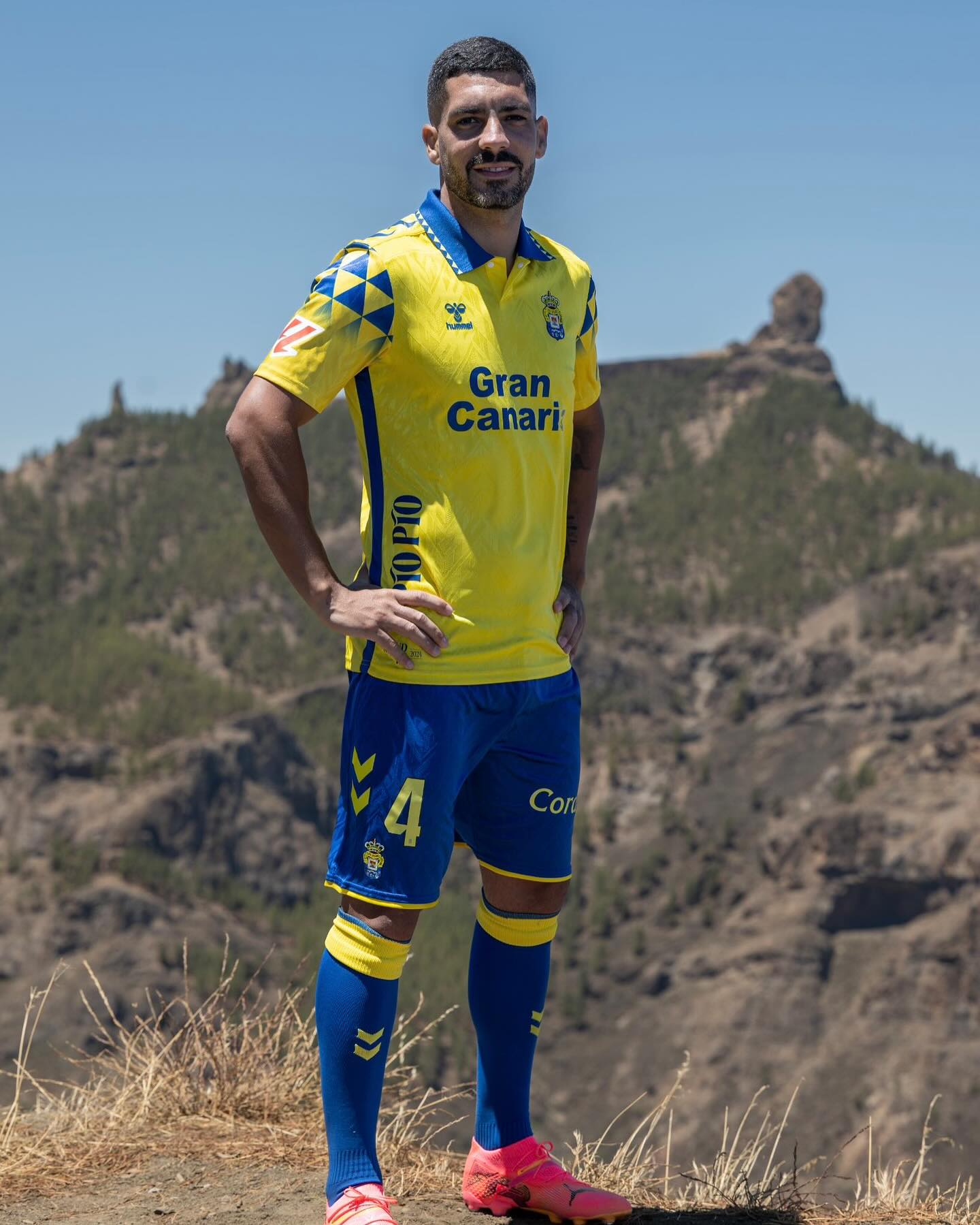 ⚽️ 𝘼𝙘𝙚𝙣𝙩𝙤 𝘾𝙖𝙣𝙖𝙧𝙞𝙤 🇮🇨
👉 Ya tenemos disponible las primeras equipaciones de @hummelspain de los principales equipos canarios. U.D. Las Palmas y C.D. Tenerife. 
#fútbol #futbolcanario #ligaespañola #hummelsport #udlaspalmas #cdtenerife