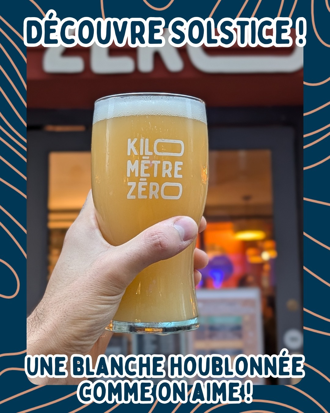 ☀️ Solstice est là pour rallonger l’été ! 🍺
Une American Wheat à 4.4% : légère, fruitée et pleine de fraîcheur.
👉 Blé lumineux, dry hop Citra & Mosaic, des notes d’agrumes et de fruits tropicaux qui claquent juste comme il faut.
La compagne parfaite pour les apéros encore un peu ensoleillés et les verres levés en terrasse ✨
📍 Viens la goûter au Kilomètre Zéro – 39 rue Notre-Dame-de-Nazareth, Paris 3.
👉 Suis le @km0paris pour rester au courant de nos actualités brassicoles !
L’abus d’alcool est dangereux pour la santé, à consommer avec modération. 💛
#beer #craftbeer #biere #americanwheat #wheatbeer #solstice
#citra #mosaic #parisbeer #craftparis #brewpub #microbrasserie
#apero #terrasseparis #sortiraparis #paris3 #republique #kilometrezero #km0paris