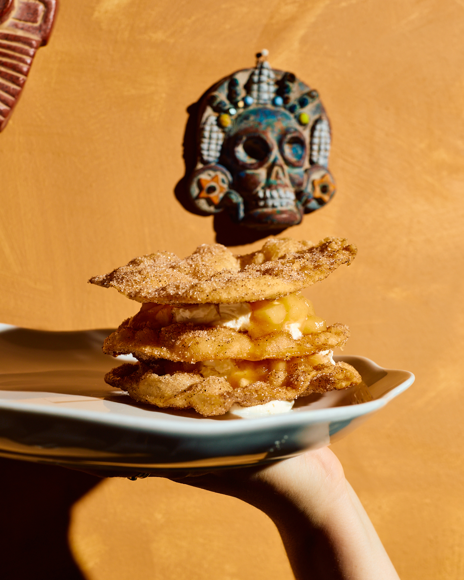 🌵 KARTA SEZONOWA 🌵
BUÑUELOS CON PERA
chrupiąca, cynamonowa tortilla z mascarpone i domową konfiturą gruszkową
Deser lekki, pyszny i serio trudno się od niego oderwać!!