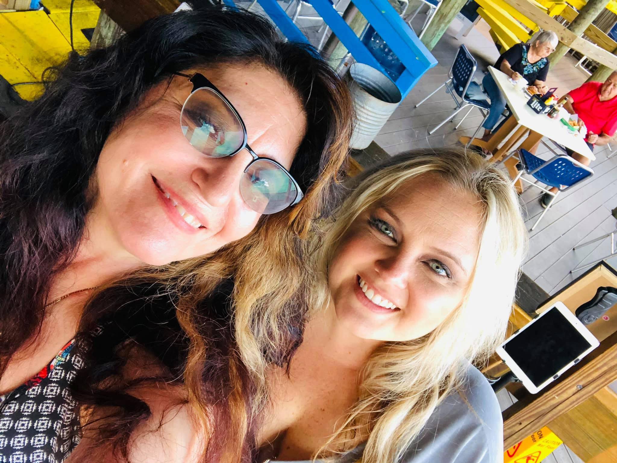 Samantha Russell Duo BACK at Old Key Lime, Lantana
It’s a beautiful Wednesday! ☀️ Come join us for happy hour at Keylime — downbeat with Sammie & Skiba starts at 5 PM! 🎶🍹 Great tunes, tasty bites, and good vibes all around. See you there! 💛