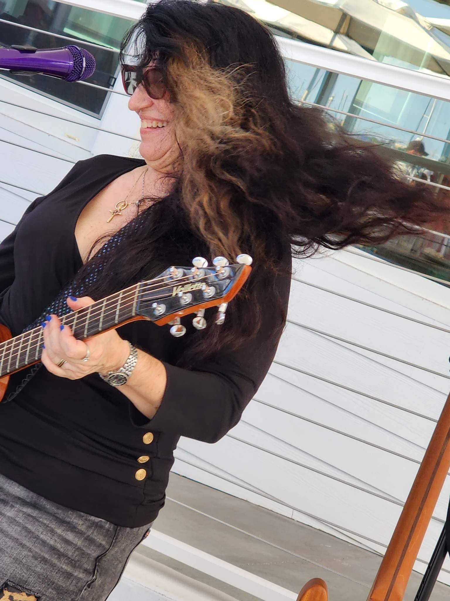 I am surrounded by love and guided by the ones who walk beside me in spirit. My energy is my own — clear, creative, and strong. I radiate peace, gratitude, and joy, and what’s meant for me flows effortlessly into my life. 11:11 — a reminder that I am protected, aligned, and exactly where I’m meant to be.
Happy Thursday 🎸
❤️🎸🎶☮️