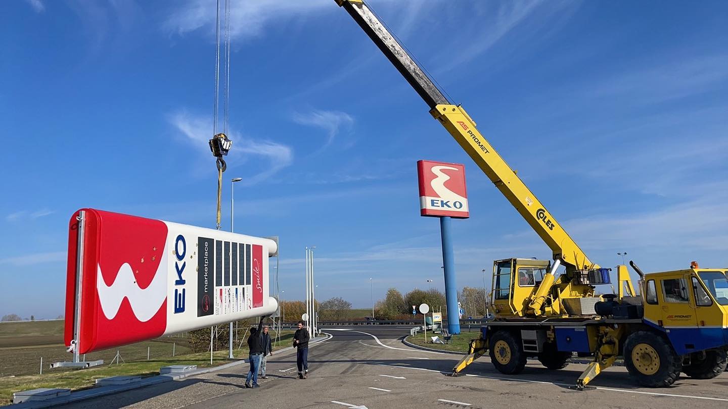 Danas smo za naseg klijenta Eko Srbija postavili velki totem na BS Zednik u blizini Subotice.
