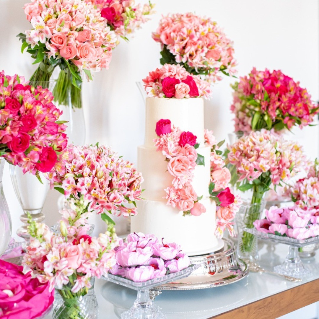 Quando o assunto é versatilidade, a cor rosa perde somente para o clássico branco. Afinal, rosa é uma cor charmosa, feminina e romântica, que se encaixa perfeitamente em festas clássicas, rústicas e modernas; além de combinar com diferentes paletas de cores e fazer parte de ambientações incríveis
.
.
.
.
.
.
#casorioperfeito #decorcasorioperfeito #casorioperfeitodecoracao
#decorcasamento #decoracaopersonalizada #decoraçãodefesta
#casamentosrj #casamento #noivas #noivas2022 #noivas2023
#blogsdecasamento #festadecasamento
#fornecedoresdecasamento #weddingdecor #eventosrj
#zankyoubrasil #inesquecivelcasamento
#WeddingDesign #WeddingCeremony #DecoraçãoCasamento #ProjetoPersonalizado
#EventDesign #PartyDesign #RiodeJaneiro #CasamentoBoutique #miniwedding