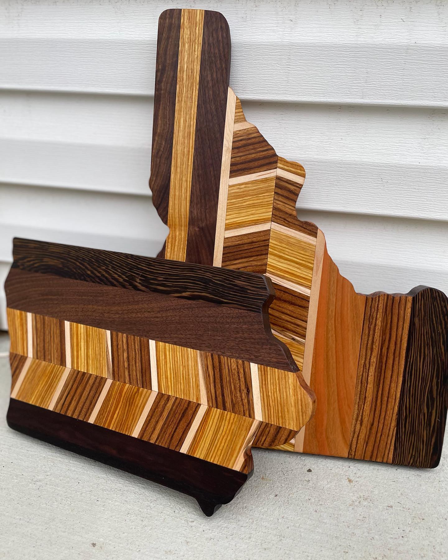 Making these chevron state cutting boards are so fun! Always a satisfying experience to see how the different pairings of woods with the chevron pattern. 
Which is y’all’s favorite? The Idaho or Iowa? And for those who need the help the Idaho one is the taller one and the smaller is Iowa 😉🤣
Wood credit: @hudsonandwestmeridian & @stevewall_lumber_co 
#custom #woodpreneur #woodworking #smallbusiness #veteranowned #hardwood #cuttingboard #charcuterieboard #idaho #iowa