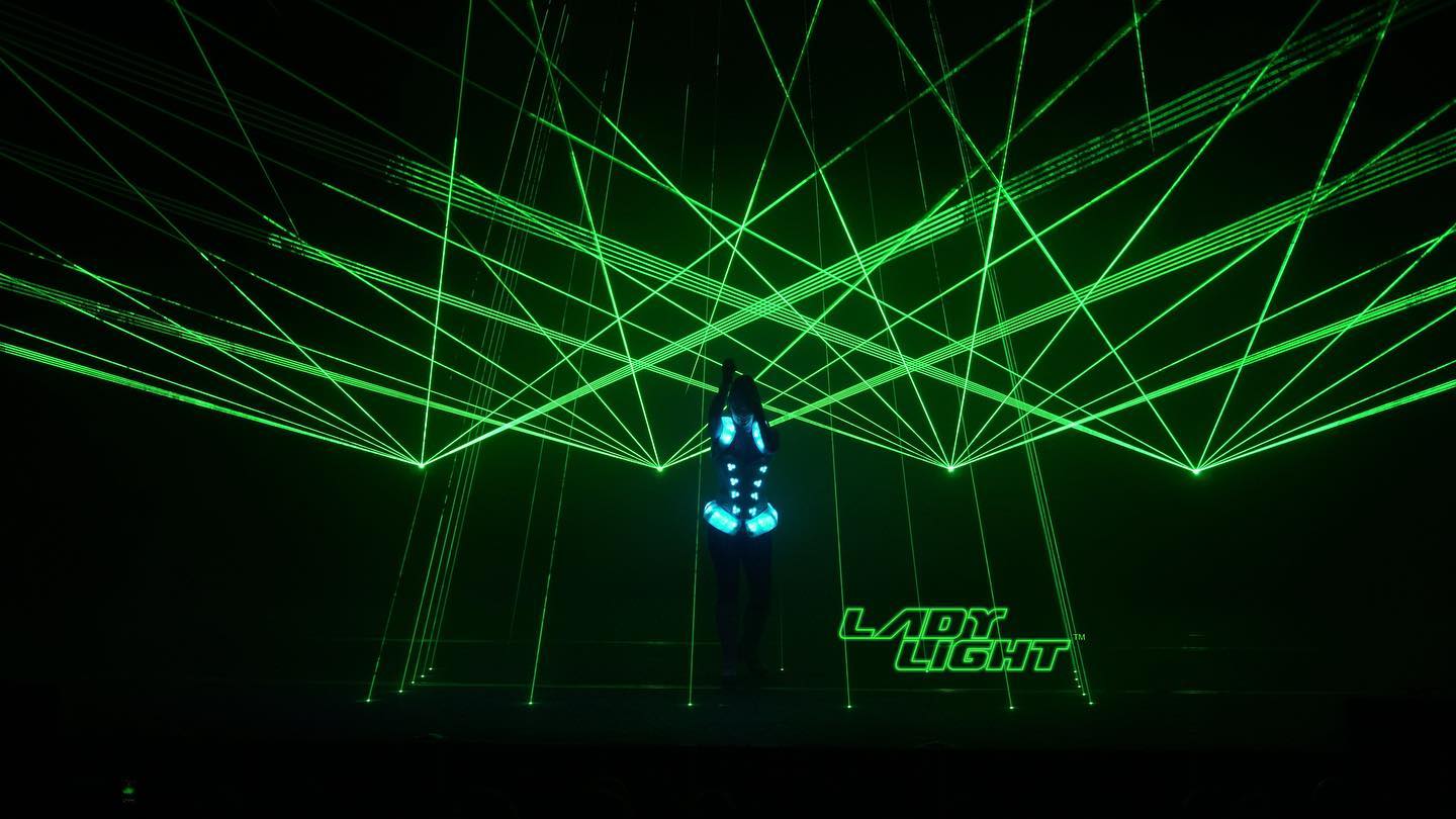 Just stumbled across these great images from 2022 shows. Viva Le Cirque and Lumia. #laseract #lightbender #lasergirl #led #neon #glow #laserman #hitech #wowfactor #corporatentertianment #sessionopener #eventprofs