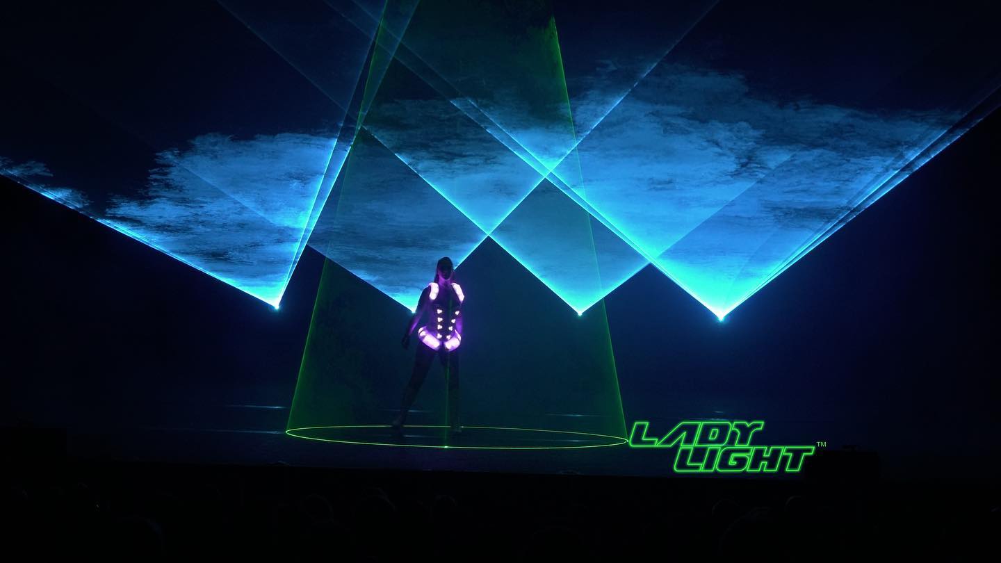 Just stumbled across some great images from 2022 shows. Viva Le Cirque and Lumia. #laseract #lightbender #lasergirl #led #neon #glow #laserman #hitech #wowfactor #corporatentertianment #sessionopener #eventprofs