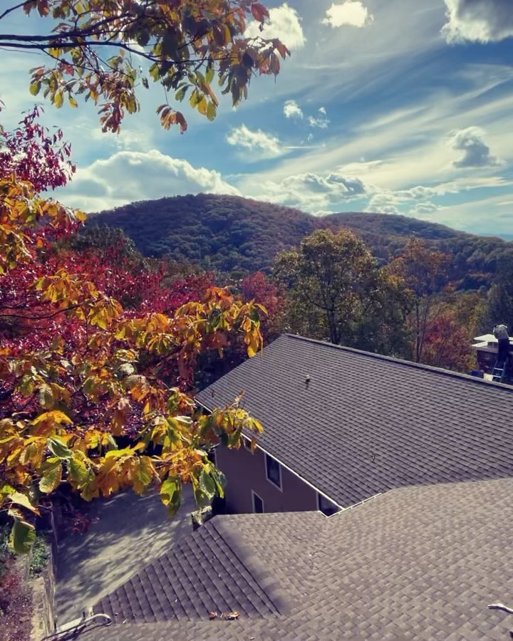 I’ve said it before and I’m sure I’ll say it many more times, what an amazing place to live and work! Also had the pleasure on this one to share the job site with @huneycuttwoodworking and @do9not3disturb Very highly recommend anyone to these guys if you are in need of chimney help! It was a real pleasure seeing them do their work in such a organized and professional manner while we were performing our tasks as well. Much respect guys! 👊🏽💥
.
.
.
.
.
.
.
.
#groundtocrowntreecareasheville #montreat #montreatcollege #montreatnc #asheville #ashevillebusiness #ashevillenc #wnc #wncmountains #blackmountain #blackmountainnc #828isgreat #appalachia #applalachianmountains #ashevillelocal #professional #quality #integrity #treesofnorthcarolina #buncombecounty