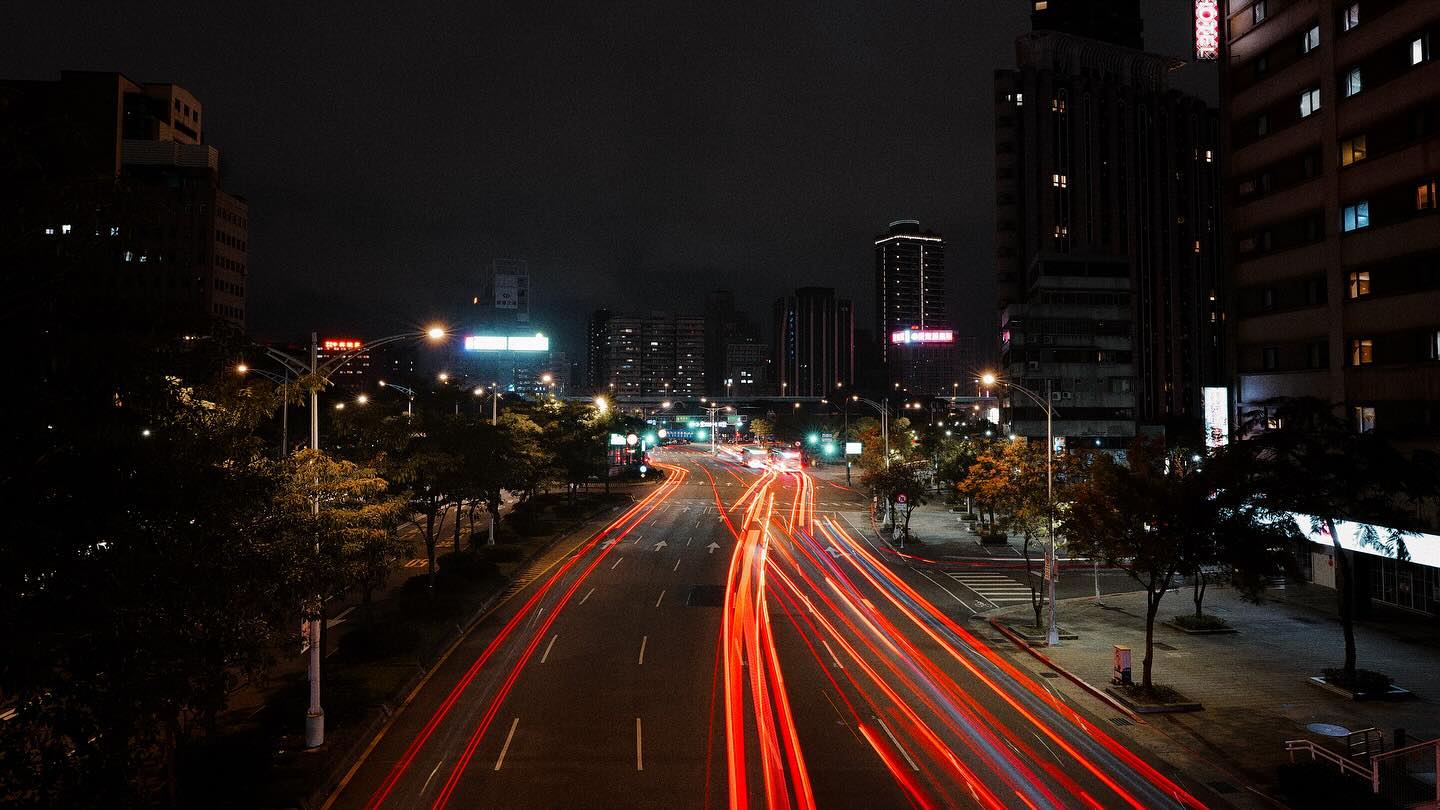 Reflecting on the swift journey of 2023 – a year filled with both hustle and heart. Grateful for every face, every project, and every shared moment that made this year memorable. Thank you for the collaborations that added vibrancy to our creative tapestry. As we step into a new year, may our paths continue to intertwine, creating more stories and art together. Wishing you a Happy New Year, and looking forward to seeing you in the chapters that unfold ahead.
回顧2023年匆匆而過的旅程 ,一年中充滿奮鬥和真情。感謝每一張臉、每一個專案、每一個共享的時刻,讓這一年充滿回憶。感謝那些豐富我們創意編織的合作夥伴。隨著我們邁入新的一年,期盼我們的道路繼續交錯,共同創造更多的故事和藝術。祝你新年快樂,期待在未來的篇章中與你相遇。
#CheersToNewBeginnings
#crazyfamilyproductions
#crazyfamilystudio