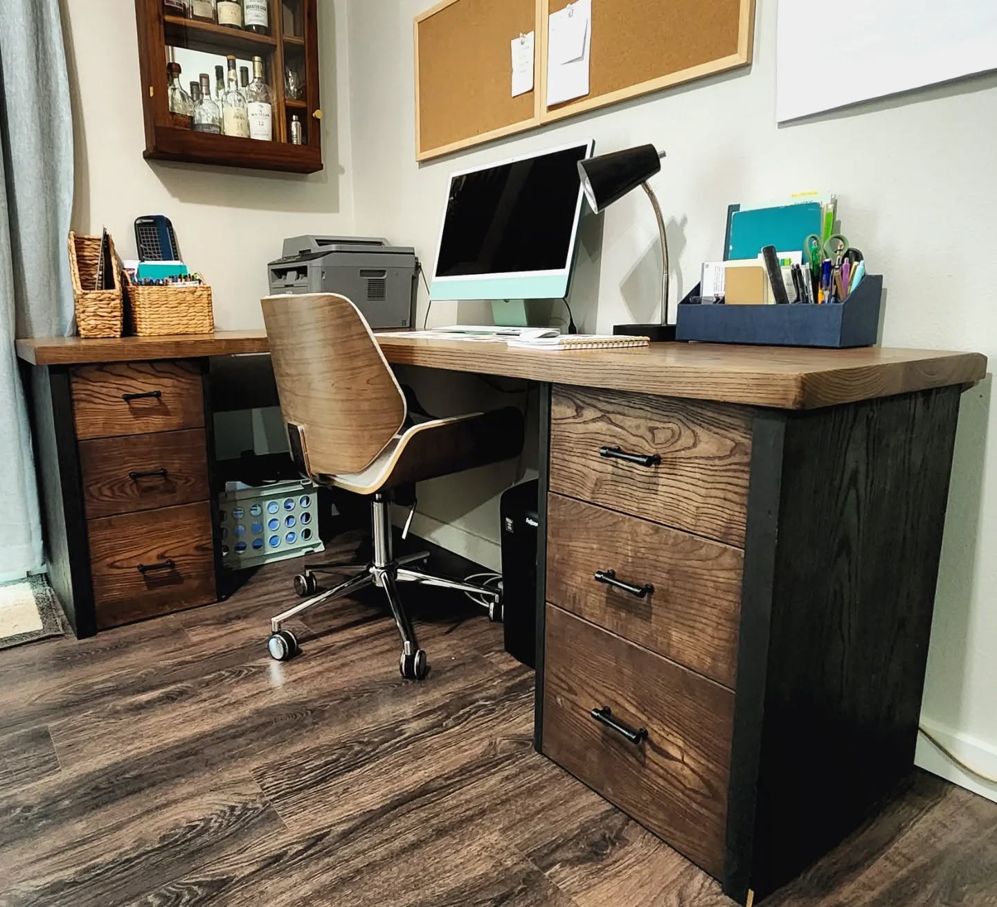 Somehow, building this L-shaped office desk for my wife for Christmas was easier than moving it into the office once completed. Needless to say, we were able to get it into place.. Made from Ash with one section measuring 80 inches long and the opposite section at 48 inches, which offers plenty of space to work and spread out! 
Wood credit: @hudsonandwestmeridian 
Finish: @rubiomonocoatusa 
#custom #furniture #woodpreneur #officedesk #office #veteranowned #smallbusiness #woodworking #buylocal #shopsmallbusiness #shoplocal