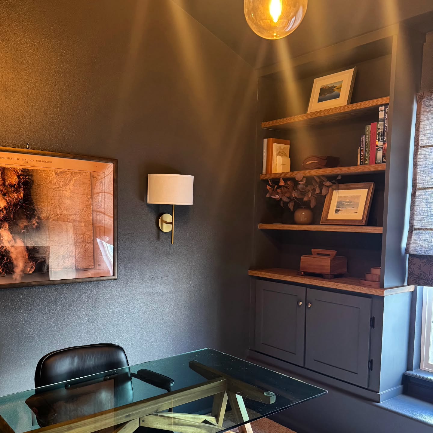 I mean, who doesn't love built ins!?! This custom cabinet and shelves really transformed this office space. I'm very happy with how it turned out. 
#customfurniture #custombuilt #builtins #smallshop #veteranowned #smallbusiness #woodpreneur #woodworking #woodworker #denver #littleton #golden #highlandsranch #colorado