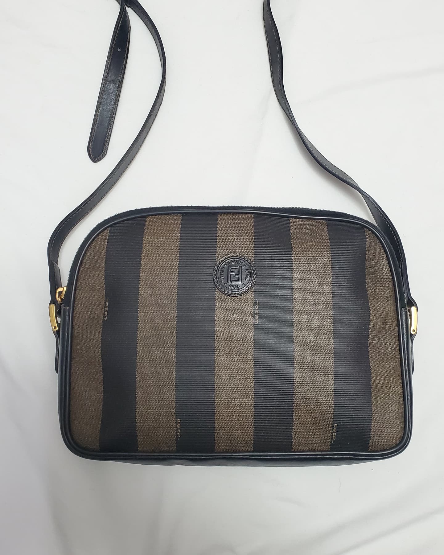 EMT PAYMENTS
👌 AfterPay
📧 Direct message or Email to purchase
💳 All major credit cards are accepted (+4%)
📦 Shipping fee included with tracking unless stated for additional fee.
________________________________________
ALL SALES ARE FINAL. These are vintage pieces thats been loved and cared for. Please see photos/videos as part of descriptions. Any questions related to the item/s are welcome.
________________________________________
🔲Disclaimer: Harvan.Co is not affiliated with any of the designer fashion houses. ALL rights and trademarks are sole property of the original brand.
💯ALL items are AUTHENTIC.