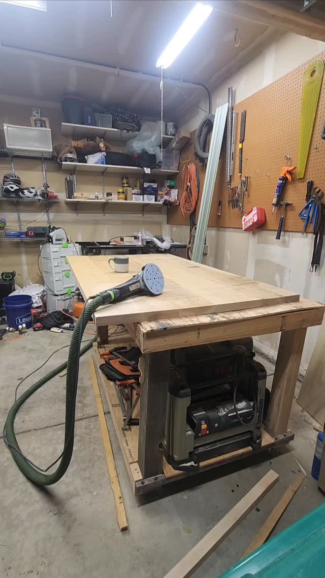 If only 3 hours of sanding actually went this fast... still a long way to go on the sander.. shout out to @festool_usa  though, for cutting my time on the sander down significantly with the Rotex 150.. 80 grid done on one side now to the next grit.. 
#woodworking #woodworker #sanding #customdiningtable #custom #furniture #festool #veteranowned #smallbusiness