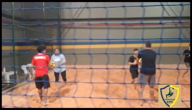 Futevôlei é aqui, aulas dinâmicas e sempre naquele pique, só não aprende quem não quer ⚽️ contamos com os melhores profissionais, venha curtir nossa praia 🏖️ 😎