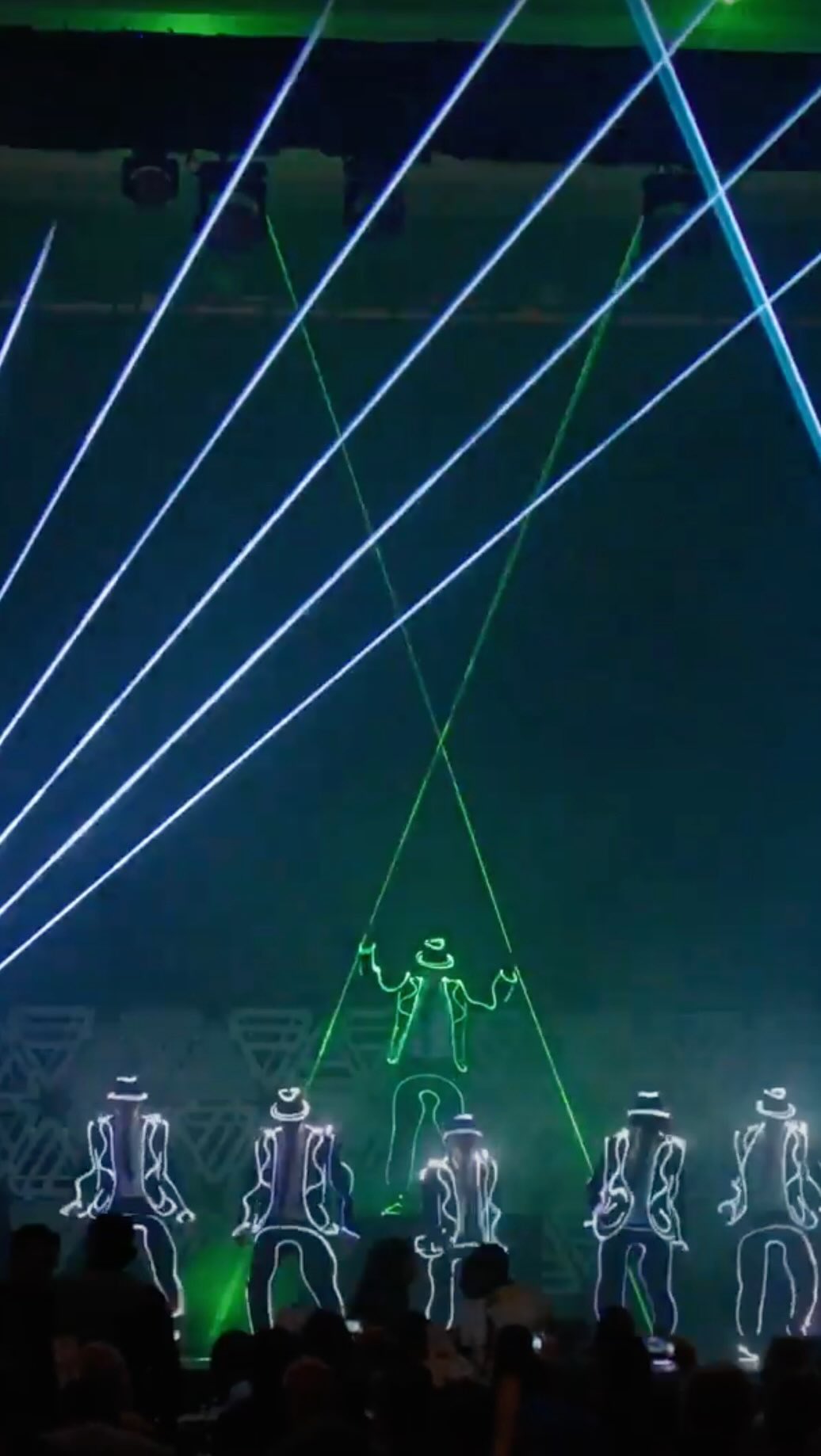 Lady Light and Photon Krew teamed up again for a corporate event in Las Vegas. Programming by Lady Light #laseract #lightbender #lightsuit #lasergirl #photonkrew #wowfactor #corporateentertainment #laserman #womenintech #eventprofs #bespoke #lednekn #glow #futurtistic #hitech