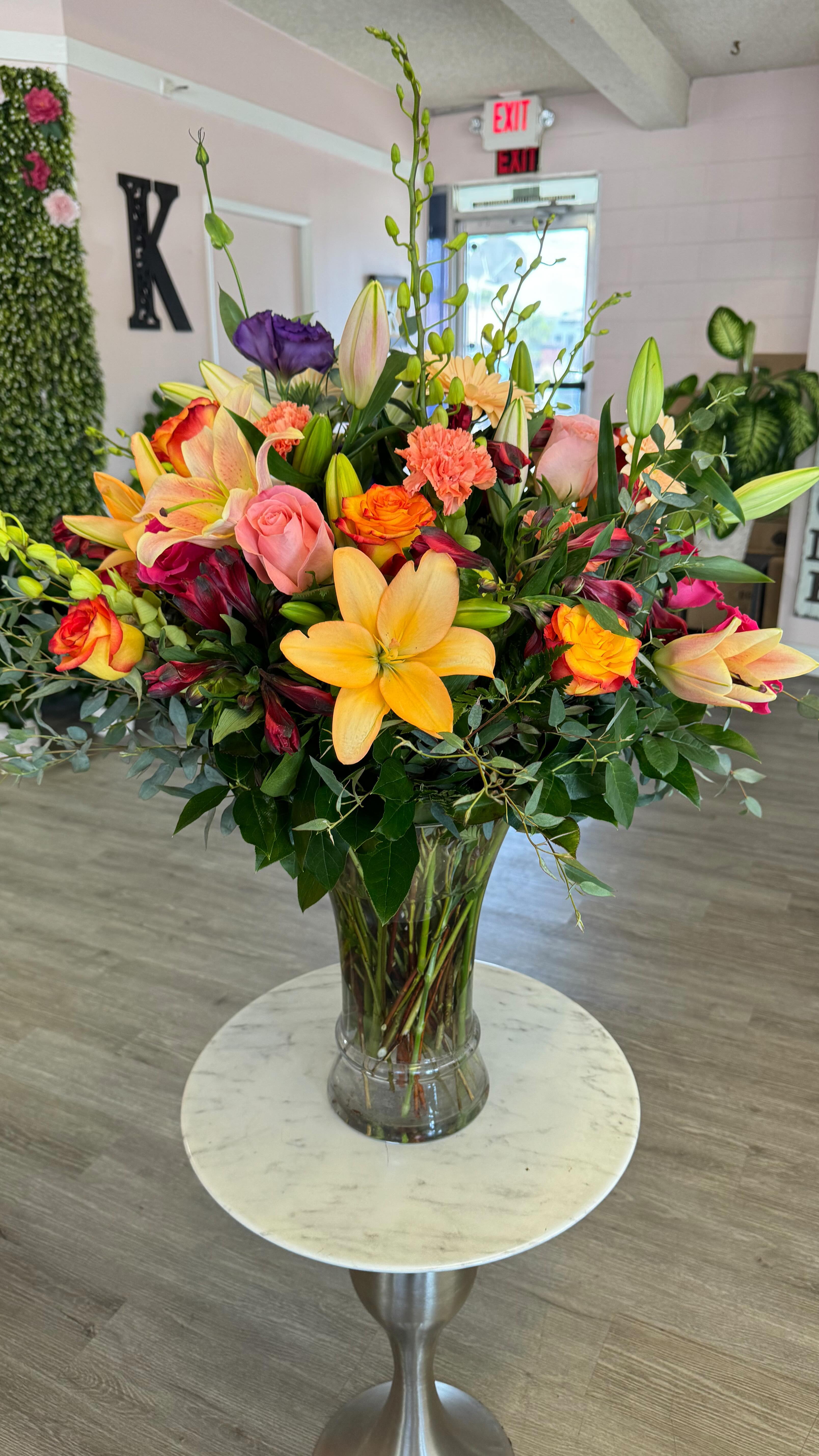 When the florist falls in love with the flowers✨💕
This was a customize arrangement that our customer wanted. They gave us their photo for inspo and we executed!🙌🏻💫
We love creating customize florals!
#florals #flowers #flowerlovers #flowerarrangements #flowerforher #flowergift #customflowers #customflorals #wildflowers #execute #womanownedbusiness #localflowershop #flowershop #karlasflowers