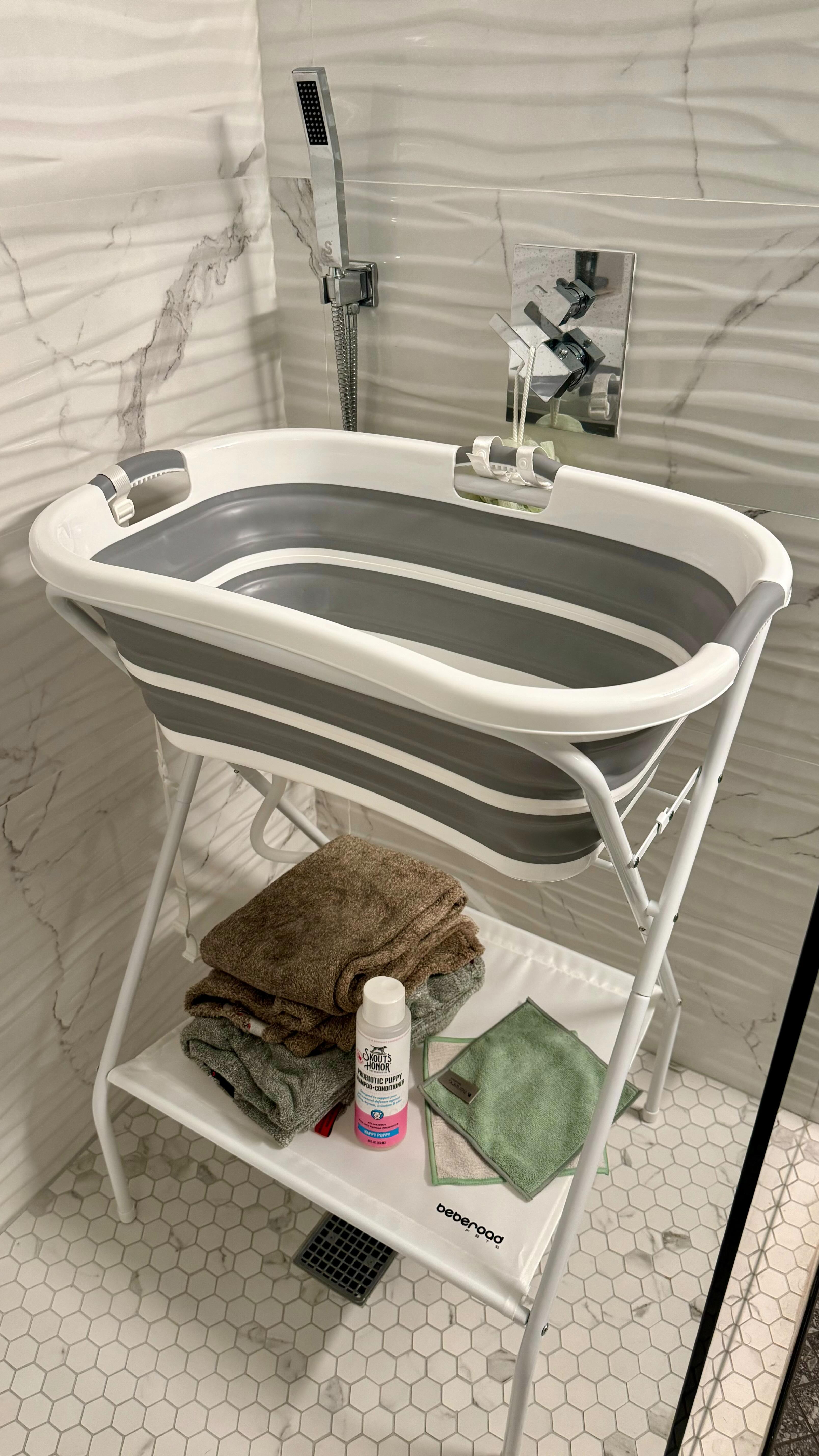 Bath time for the baby bear cubs 🐻🛁🧼 This tub is perfect for the puppies bath time! 👌🏻It’s portable, has a drain and folds up flat. Best part is that it saves my back 😁 I wish I had some cute videos of them taking their baths, but I always choose to use both hands while I’m washing them so it’s not an option for me 🙃 you get cute after bath pics instead 🥰 
#Junebugfrenchies #2024ItalyLitter #Truffle #Cannoli #Meatball #Rigatoni #frenchie #frenchbulldog #frenchbulldogpuppy #frenchiepuppy #frenchielife #frenchielove #merlefrenchie #lilacandtanpiedfrenchie #chocolatefawnmerlefrenchie  #blueandtanmerlefrenchie #puppybathtime #lilacandtanmerlepiedfrenchie #chocolateandtanfrenchbulldog 
#akcfrenchbulldog #akcfrenchie #orlandofrenchies #baldwinparkfl  #winterparkfl #windermerefl