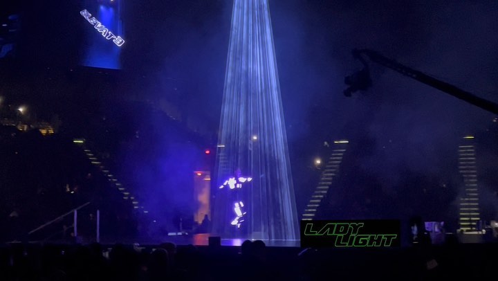 Flashback to that time I performed for 20k plus people MGM grand arena! What a rush! I incorporated their comapny logo and messaging into the last half of the act. The crowd loved it!!! #lasergirl #lightbender #laserman #laseract #corporateentertainment #wowfactor #sessionopener #futuristic #laser