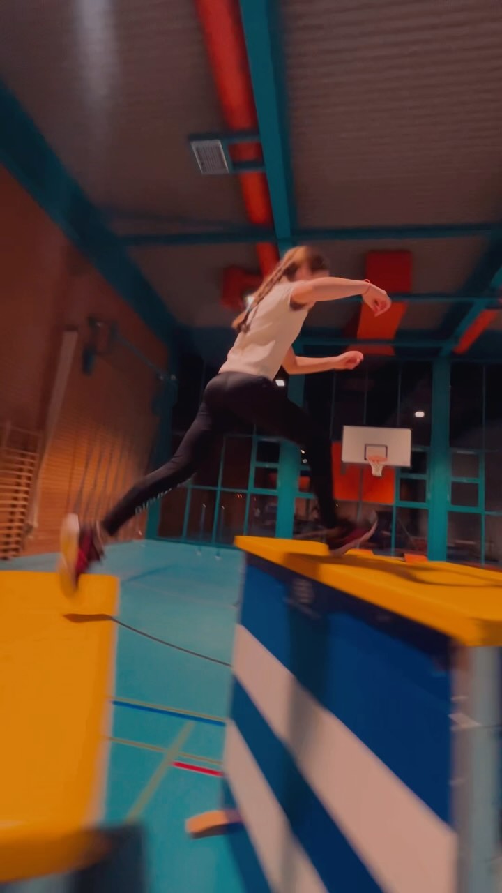 Speed run girl #bambine #sportragazze #ladyparkour #parkohrticino #ticinosport