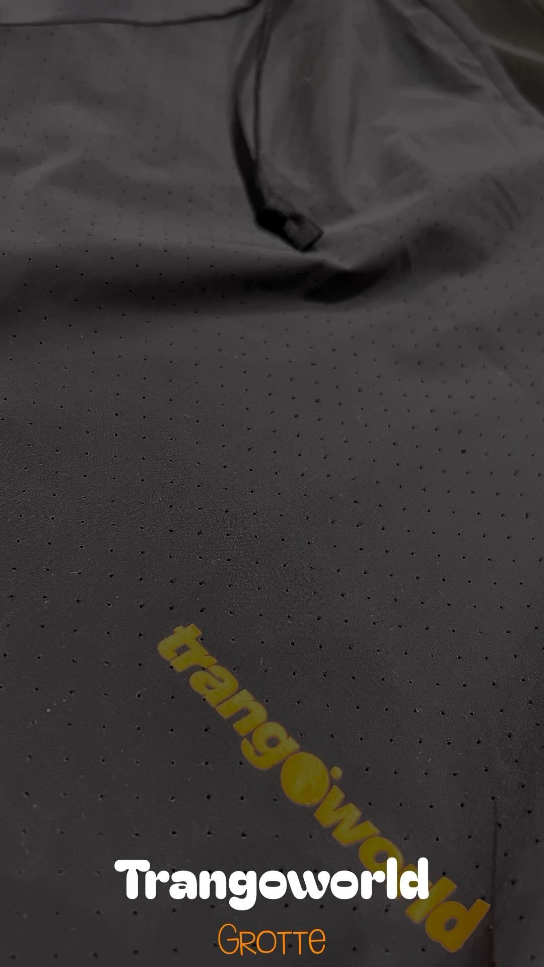 🆕 Podemos asegurarles que el nuevo pantalón Grotte de @trangoworldofficial para Running y Trailrunning es una auténtica pasada. 
🩳 Realizado en tejido de POLIAMIDA FREE4MOVE para facilitar el movimiento y favorecer el secado rápido. Protección UV. Incluye tejido malla en el interior.
Con bolsillos laterales, uno de ellos con cremallera, tejido bielastico con un confort máximo, ultraligero y de secado rápido. 
👉 Pantalón que nos ha dejado sorprendidos. Muy 🔝. 😍
📲 Realiza tu pedido o consulta a través de Whatsapp al 6️⃣6️⃣0️⃣ 4️⃣4️⃣4️⃣ 8️⃣8️⃣4️⃣. 
#trangoworld #running #runningmotivation #trailrunning #trailrunner #runner #traileando_canarias #trairunninglife #trailrunningespaña #trailrunningcanarias #novedades
