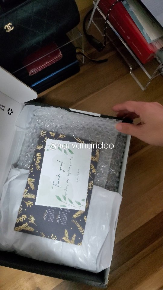 Let's ship one of my favorite to collect! This the LV DE large notebook cover/ agenda. Sturdy and will stand the test of time. Classic and demure ✨️😉
#sustainablefashion #harvanandco #circularity #collectibles #fashioncycle #preloved