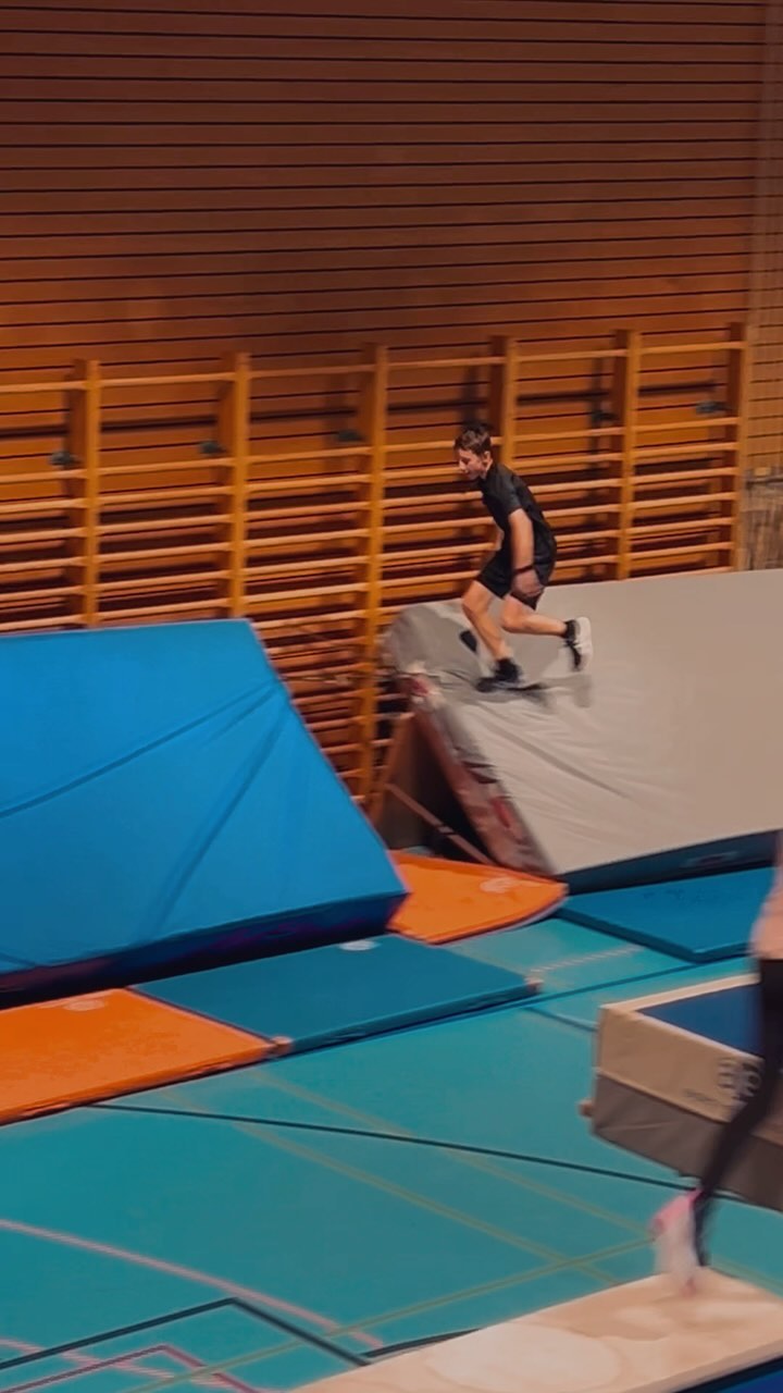 A Bellinzona il nostro gruppo grandi alle prese con una speed run #parkour #bellinzona #sportticino #ticinobambini #bambini #movimento #famiglia