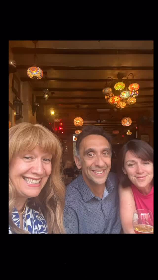 Friday night birthday celebrations for lovely cousin @nadijahangiri 🎉🥳 with @marielulascarls Love you both ❤️😘
#birthdaycelebrations #olderandwiser 🤣🤣 #fridaynight #cocktails #happybirthday