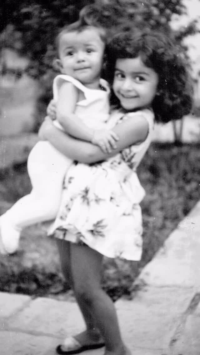 Happy sisters day to my lovely sister Ladan @lada.n2791 Thank you for being the best, kindest and loving sister anyone could wish for ❤️😘
#sisters #happysistersday👭 #sistersday