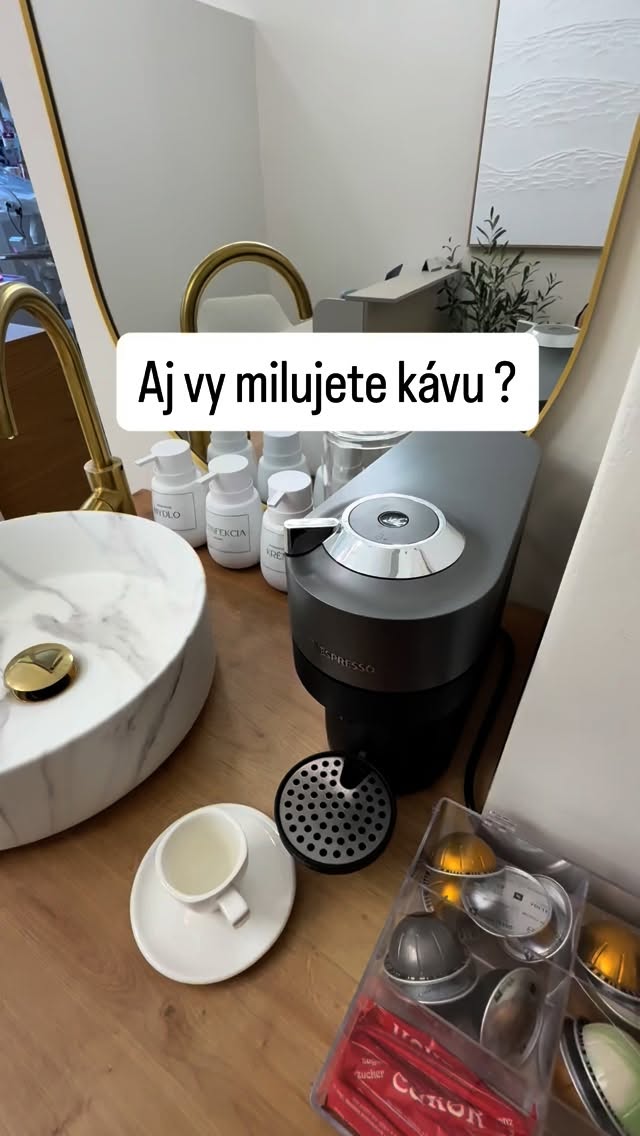 ☕️ Milujete kávu? Aj my! ❤️ No časté pitie kávy (či čaju, vína) vedie k pigmentáciám na zuboch.
Najefektívnejšie a zároveň šetrne ich odstráni pieskovanie (Airflow) ✨ – ideálne každých 6 mesiacov.
👉 V septembri u nás za zvýhodnené ceny:
✔️ Komplexná dentálna hygiena: 45 €
✔️ Samotné pieskovanie: 30 €
📲 Objednajte sa:
✅ online: www.drmandicakova.sk
✅ telefonicky: 0911 212 124
#dentalnahygiena #pieskovaniezubov #airflow #zdravyusmev #dr_mandicakova #kosice #ortodoncia #coffee