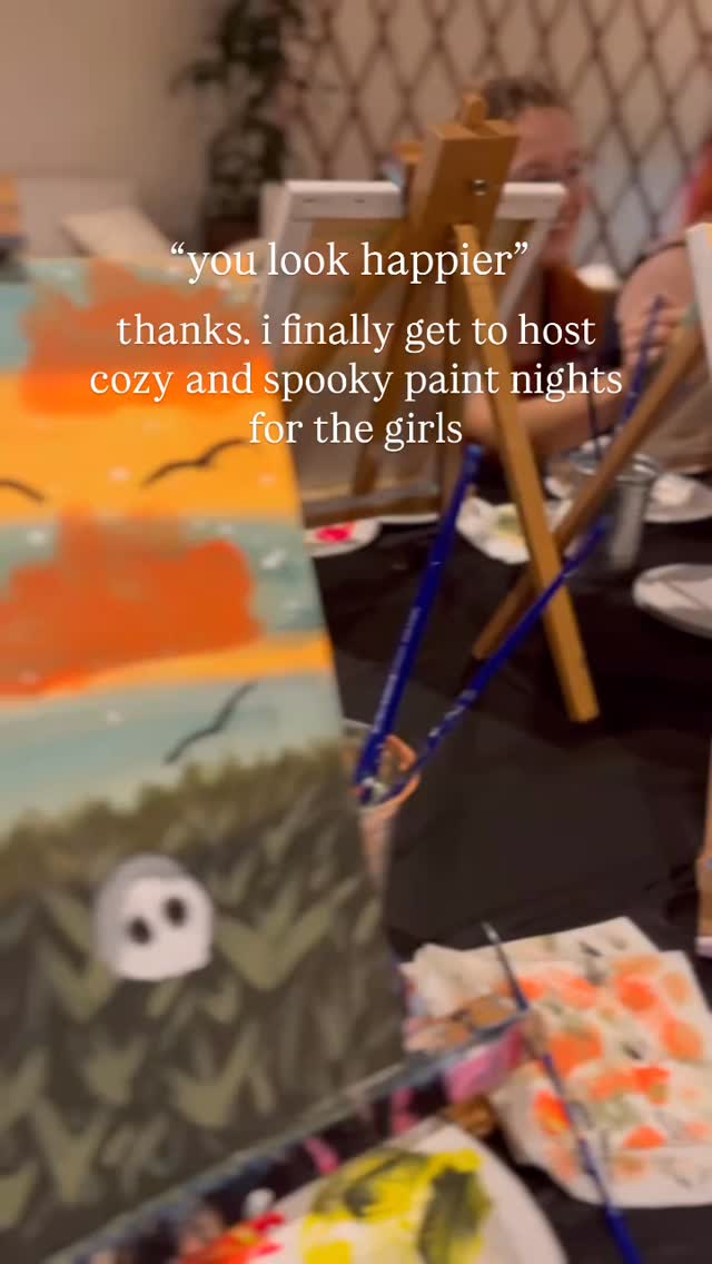 who said fall in san diego can’t be festive? i’m breaking out the fall and halloween themed paintings 🎃🍂 see you all for the first fall paint and sip next wednesday at the vibe! 🎨
#sandiegoevents #sandiego #sandiegolife #sandiegogram #datenight #girlsnight #halloween