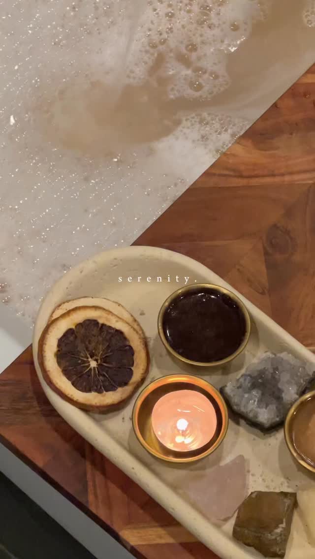 We are fully booked today at Sirene 🤎 and this makes our hearts want to explode! Thank you for trusting us to calm you, relax you, pamper you as you deserve. We are devoted to creating a safe, calm space for you to heal and rest.