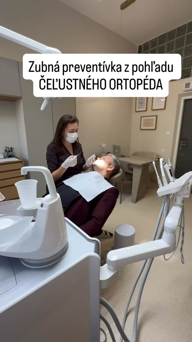 Zubná preventívna prehliadka z pohľadu čelustného ortopéda. Na čo pri nej netreba zabudnúť? Na vyšetrenie chrupu v záhryze. Prečo? Nesprávny typ zhryzu a niektoré ortodontické problémy vieme diagnostikovať len pri zahryznutých zuboch.
Trápia vás alebo vaše dieťa problémy so zhryzom alebo postavením zubov?
Hanbíte sa usmievať kvôli „krivým“ zubom?
Zubný lekár vám odporučil návštevu čeľustného ortopéda?
Neviete, či je zubný strojček pre vás vhodným riešením?
Neviete, v akom veku je pre vaše dieťa ideálne začať s ortodontickou liečbou?
Objednajte sa k nám na bezplatnú čeľustno-ortopedickú konzultáciu
a radi zodpovieme Vaše otázky.
✅ rýchle termíny
✅ možnosť objednania online
✅ empatický prístup
✅ začiatok liečby do 10dní.
✨ Objednanie online na www.drmandicakova.sk
📞 Telefonicky 0911 212 124
Tešíme sa na Vás na Tatranskej 25 v Košiciach.
#dr_mandicakova #ortodoncia #kosice #zdravyzivotnystyl #prevencia #strojceknazuby