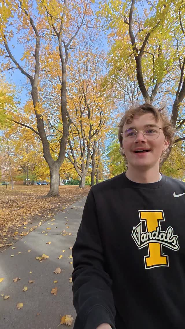 Who’s your favorite professor? Let us know! ✌️
Take a walk with Rainey and Iffat as Rainey walks Iffat to class. 📸 November 2025