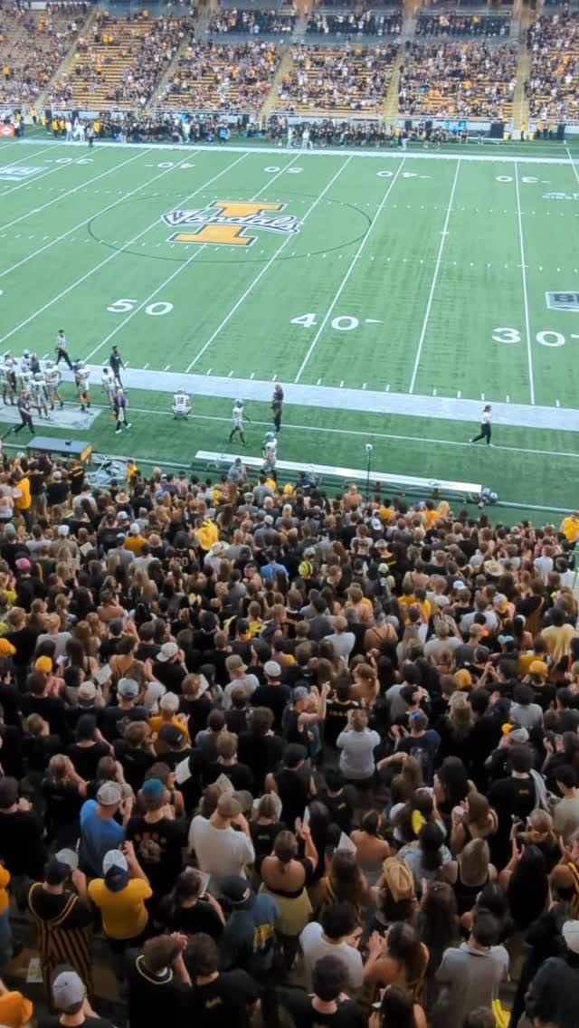 What did we miss? 🤔✌️
Sharing our top 10 favorite things as a Vandal:
1. Friends
2. Commencement
3. Campus when it snows
4. Joe Vandal
5. Homecoming
6. Campus in the fall
7. Class
8. Bid Day
9. The Band
10. Game Day