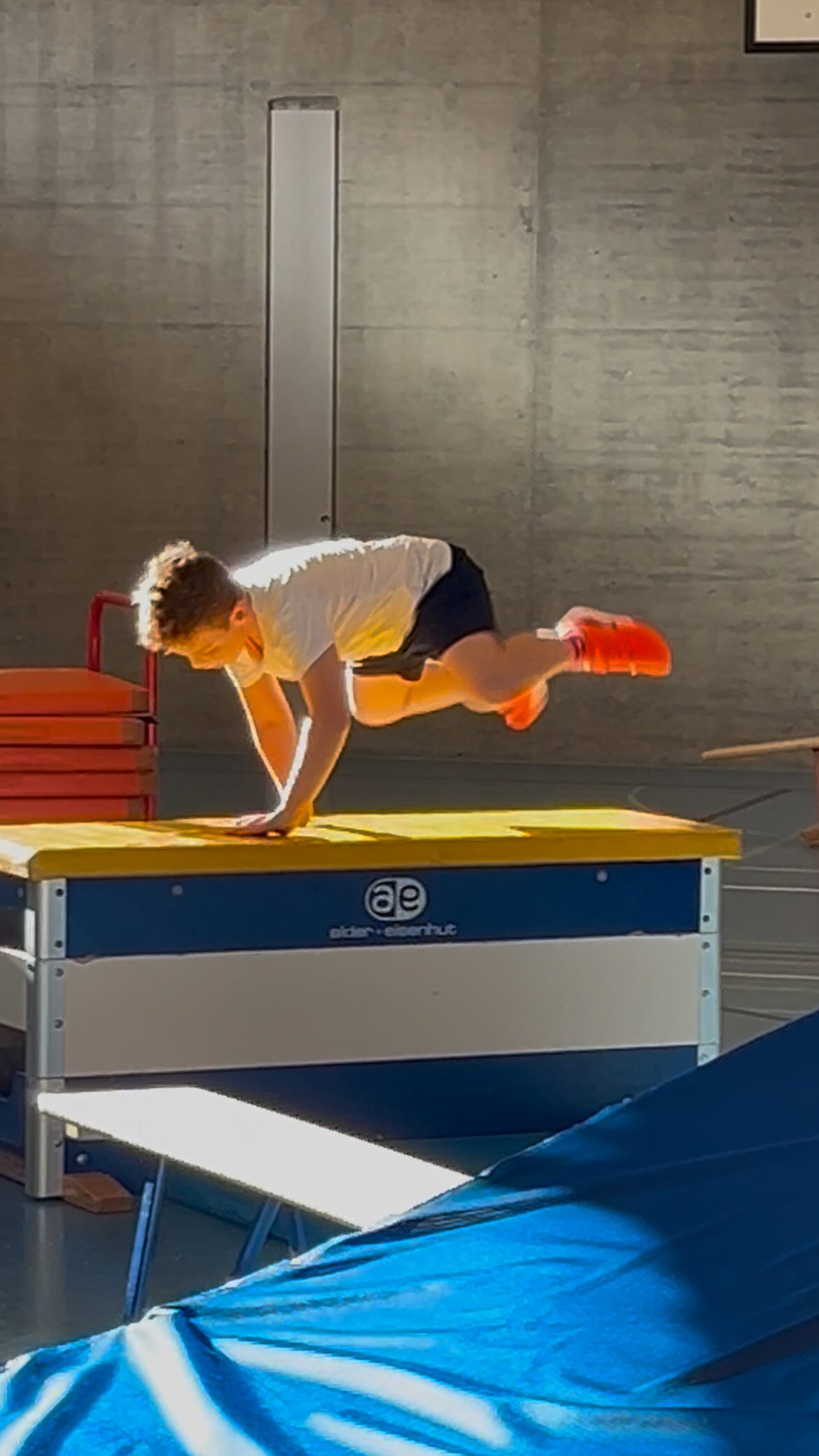 “Scatenarsi in sicurezza! Per noi il divertimento va di pari passo con l’istruzione: guidiamo ogni passo con le giuste indicazioni per un’esperienza di parkour stimolante e sicura”🏃♂️💪
#ParkourPerBambini #DivertimentoInSicurezza #ImparareGiocando #ticinosport #scuolaparkour