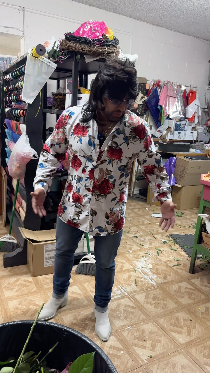 Se pasó Gladys ahora si o no? 😂😂😂
#flowershop #flowers #videosgraciosos #funnyvideos #videosvirales #fyp #discovery