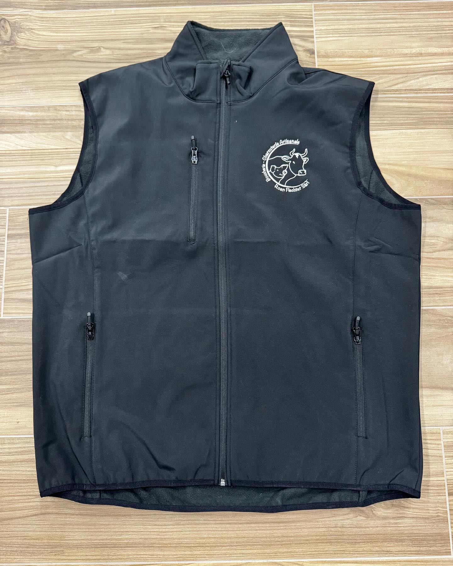 Transformez vos textiles en Ćuvres dâart ! đšâš Personnalisation sur mesure avec notre broderie de qualitĂ©. Donnez vie Ă vos crĂ©ations !
Nous remercions @boucherie_fiechter pour leur confiance pour la broderie de leur gilets đ
Nous sommes ravis de pouvoir vous renseigner par téléphone au 021/861.44.40 ou par mail à info@laptitesooris.ch !
Ă tout bientĂŽt !
LâĂ©quipe de La Pâtite Sooris SĂ rl
#broderie #broderiepersonnalisée #styleunique #artisanat