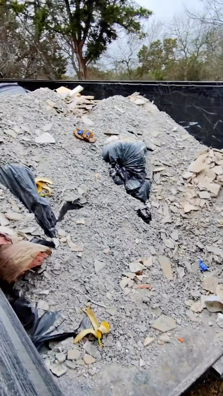 Thanks to @bluebonnet_interiors for trusting us for a drop and pickup for a ton(s)of a project they had. #dashawayhauling #dashawaydumpster