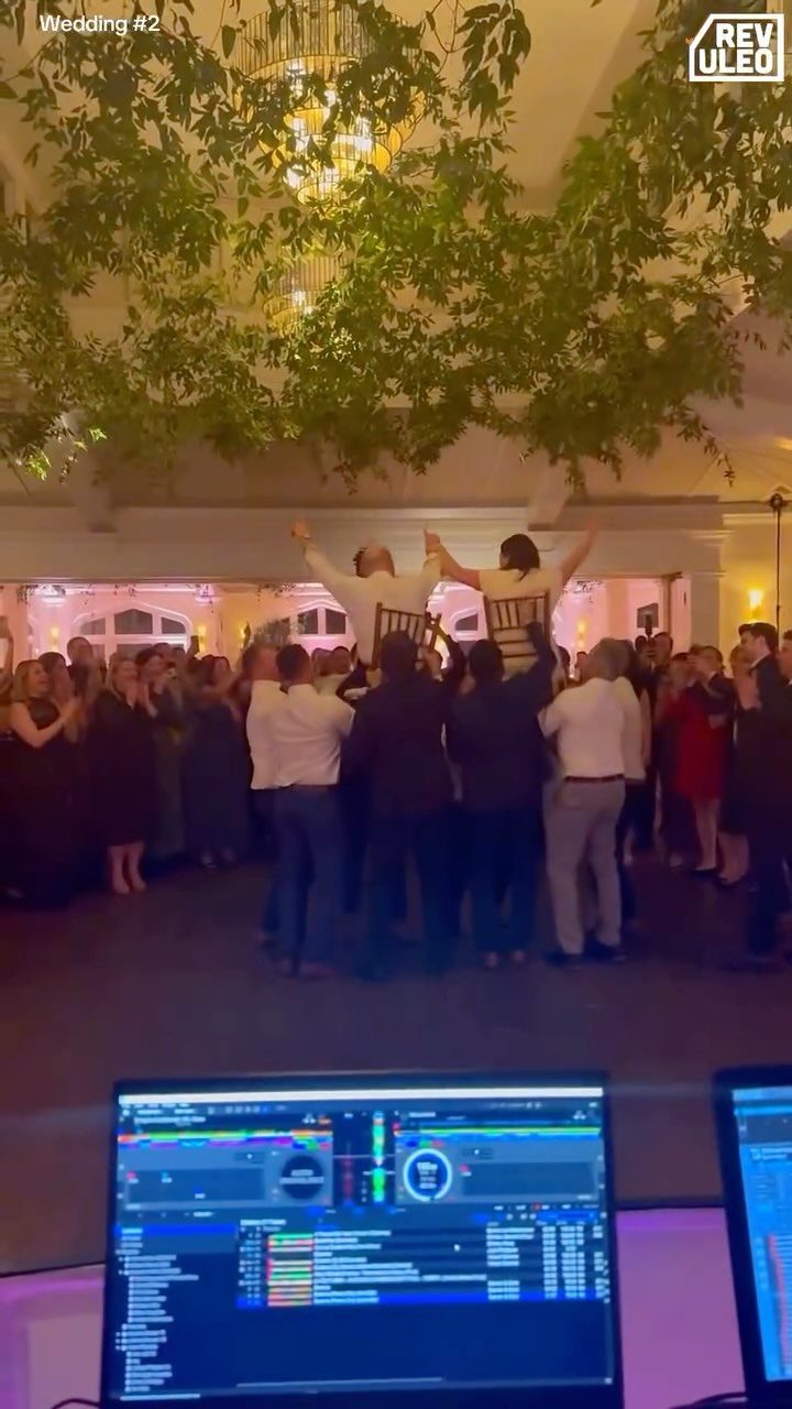 Congratulation to Amanda & Mark
Wedding #2 in the books for 2025
🎤: @djdanmele 
🏰: @whitbycastle 
#wedding #weddingdj #ny #ct #ma #nj #djrevuleo