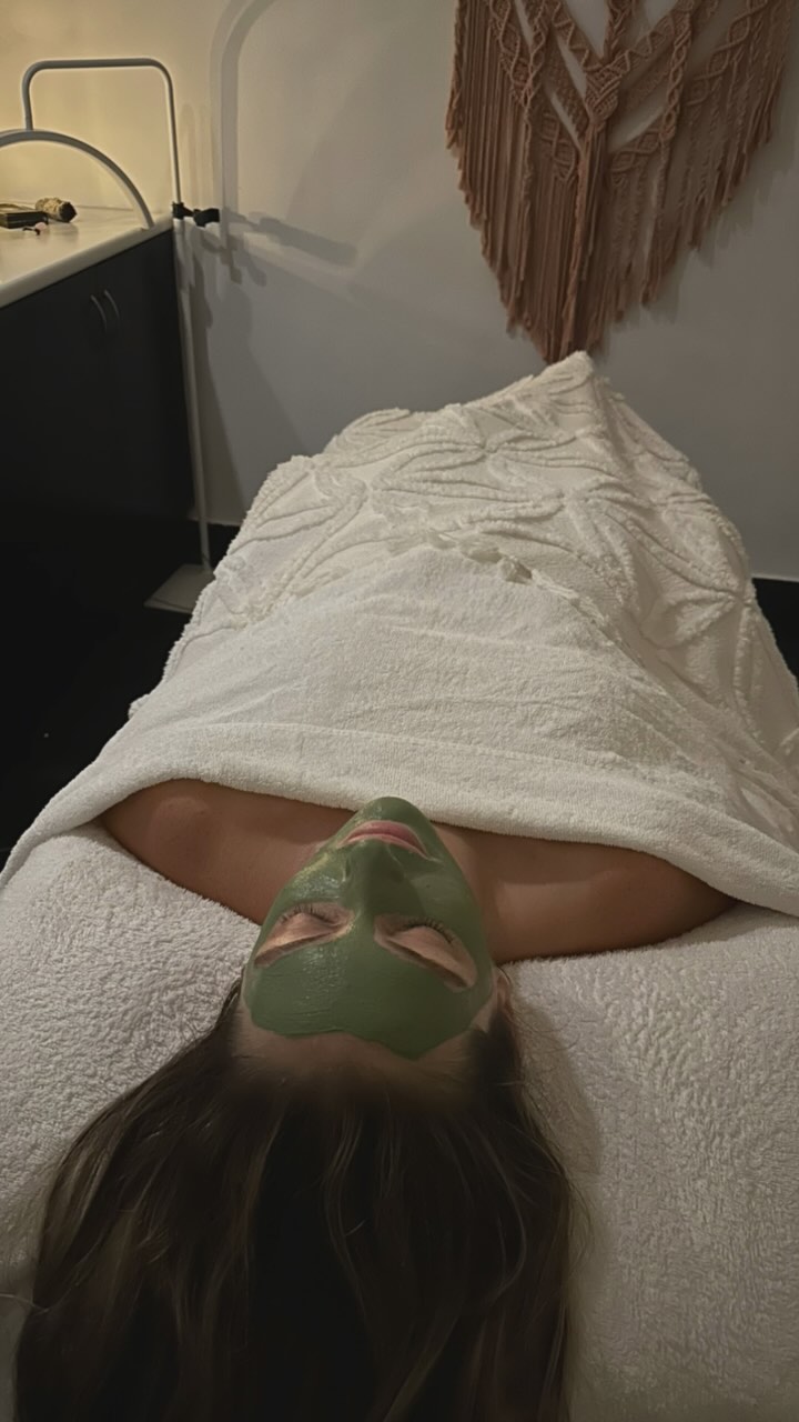 Discover the magic of Shoal Bay 🫶🏼
We suggest:
A walk up Tomaree Mountain ⛰️
A Swim at Shoal Bay Beach 🏖️
Brunch at Mermaids 🧜🏼♀️
A Signature Spa Facial With Us 🙌🏼
An infrared Sauna and Spa 🧖🏼♀️