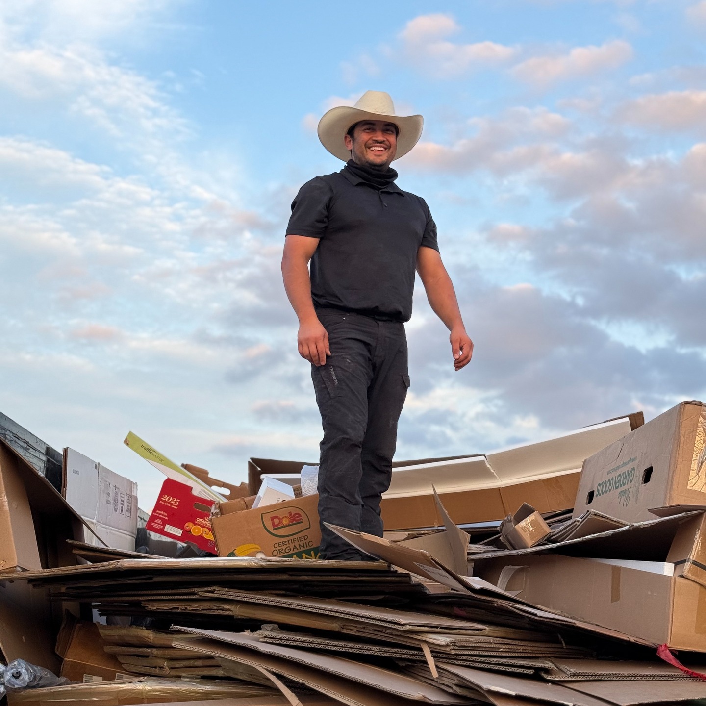 Just a guy, standing in a dumpster, on a pile of boxes, wondering how this became his life…
Sunsets hit different when you're knee-deep in cardboard. 📦🔥
#DashAwayHauling #NachoAverageHauler #DumpsterDiaries #BoxedIn #JunkRemovalLife #AustinJunkRemoval #Dumpsterlife #TRUEWERK