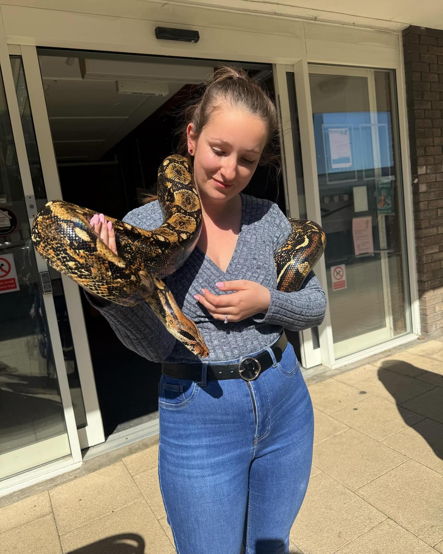 Hi, I’m the face behind the scenes – Bryony!
I’ve been running our lovely markets since 2021, bringing the community together in Portishead and Clevedon.
I always try to make our events fun for the whole family, and we love having Bristol Reptile Encounters join us! This is Buddha the Boa – he’s as lovely and friendly as they come.
Make sure to keep an eye on our website and Facebook for updates on upcoming markets. And if you’d like to take part, you can sign up on our website too!
See you at the next market!
#CommunityMarkets #PortisheadEvents #ClevedonMarkets #FamilyFun #BristolReptileEncounters #SupportLocal #MeetBuddha