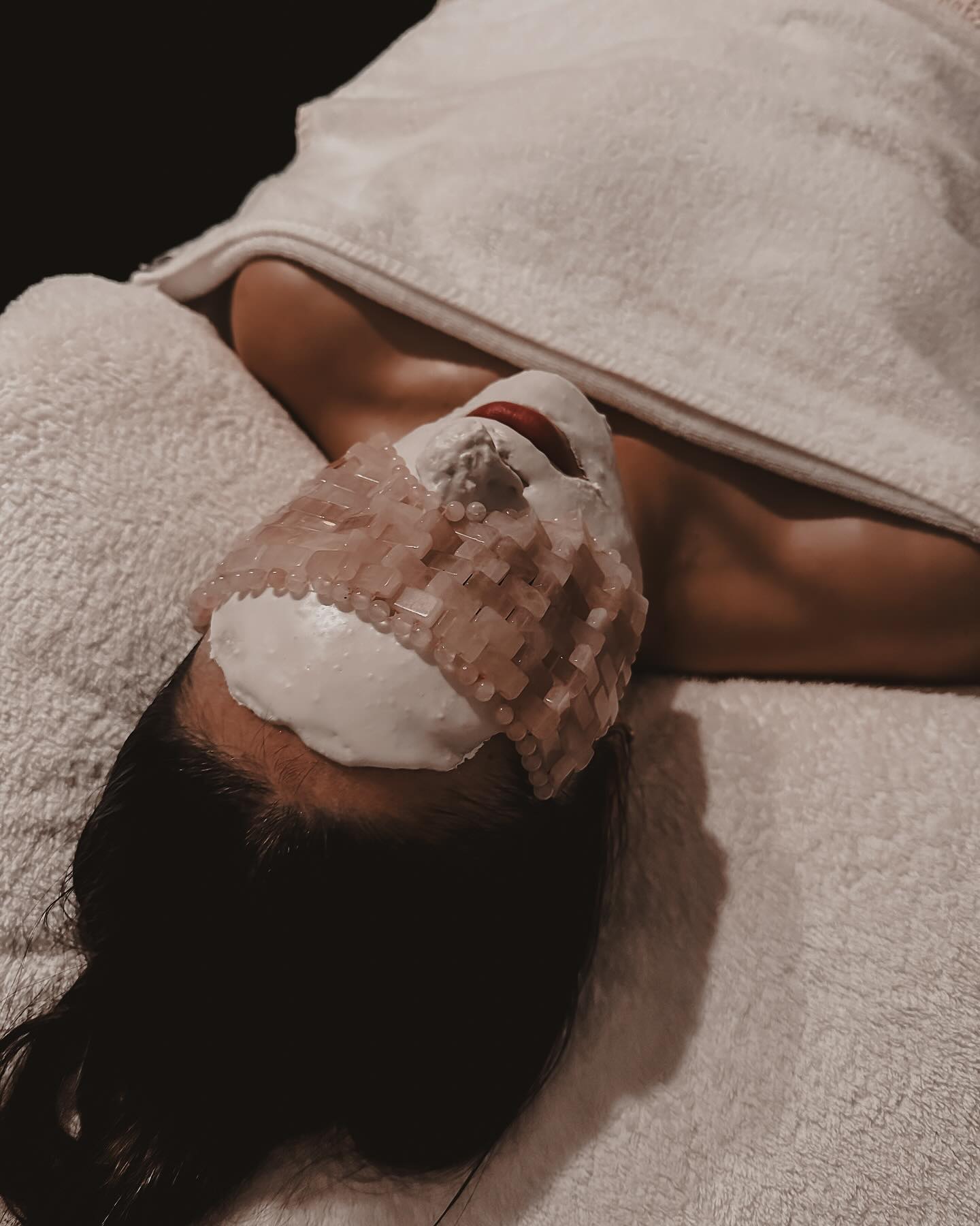 Our Signature Rose Spa Facial with Microdermabrasion for this beauty 💆🏼♀️ to start the long weekend ✨