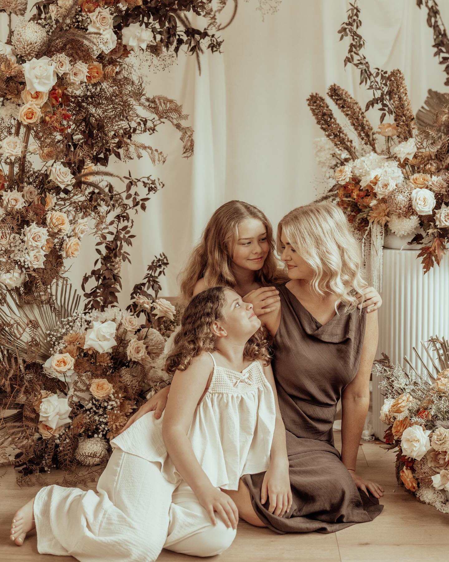 Mother’s Day - May 11 is fast approaching 🤎
Treat your Mum to any of our carefully curated packages at Sirene Spa - allowing her to be relaxed and pampered as she deserves. With a complimentary mini charcuterie box and sparkling wine/tea/coffee.
Bookings available online or gift vouchers just a few clicks away - website in bio x