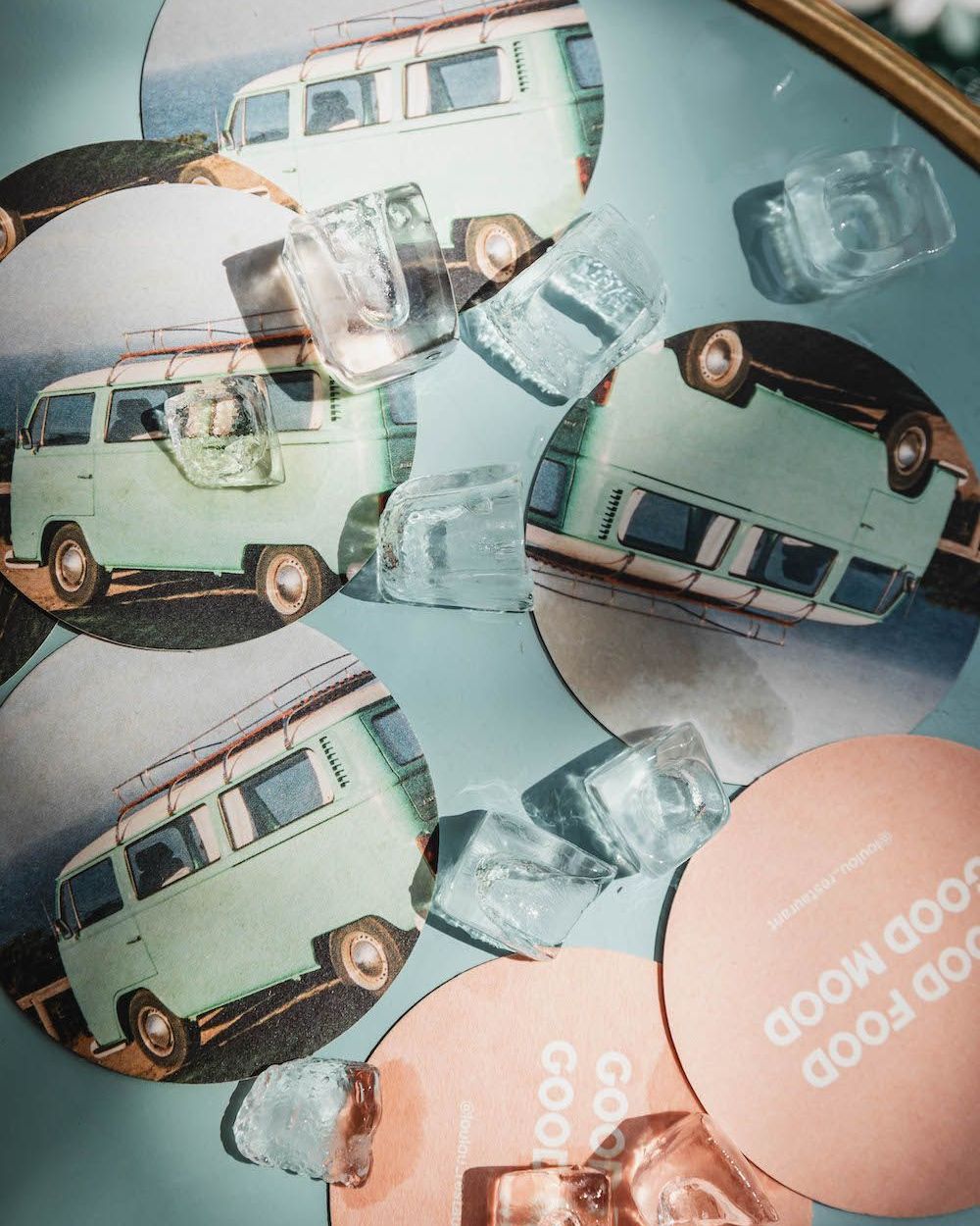 Terrasse plein sud, couverte et ventilée pour rester au frais⛱️
📸 @alicepages