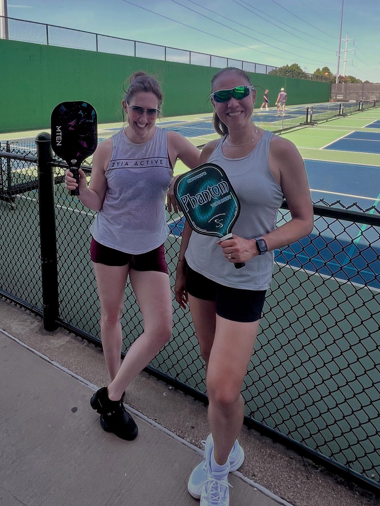 Learning new sports in (peri)menopause isn’t just fun—it’s a strategy.
Trying something new pushes past plateaus, sharpens athleticism, and keeps your brain in the game, too.
Pickleball is my newest way to challenge coordination, agility, and stamina while keeping fitness fresh and growth-oriented.
Midlife: where we lift 💪 and dink 🎾 🏸
What new sports are you learning?!
#pickleball #midlifemovement #paddlebattle #muscleovermenopause #agewell #neuroplasticity #menopause #perimenopause