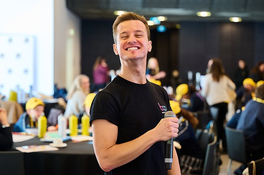 Such a delight to head to Perth as we launch the @racwa Imagine Program: Futures Challenge with over 120 young innovators from across Western Australia!
Kicking off a term long competition, students spend one action packed day forming teams, hearing from inspiring speakers, and developing their ideas for what they think the future of transport should look like in Western Australia.
I absolutely loved hearing all the innovative and impactful ideas being developed and I can’t wait to see the solutions pitched at the end of the term!