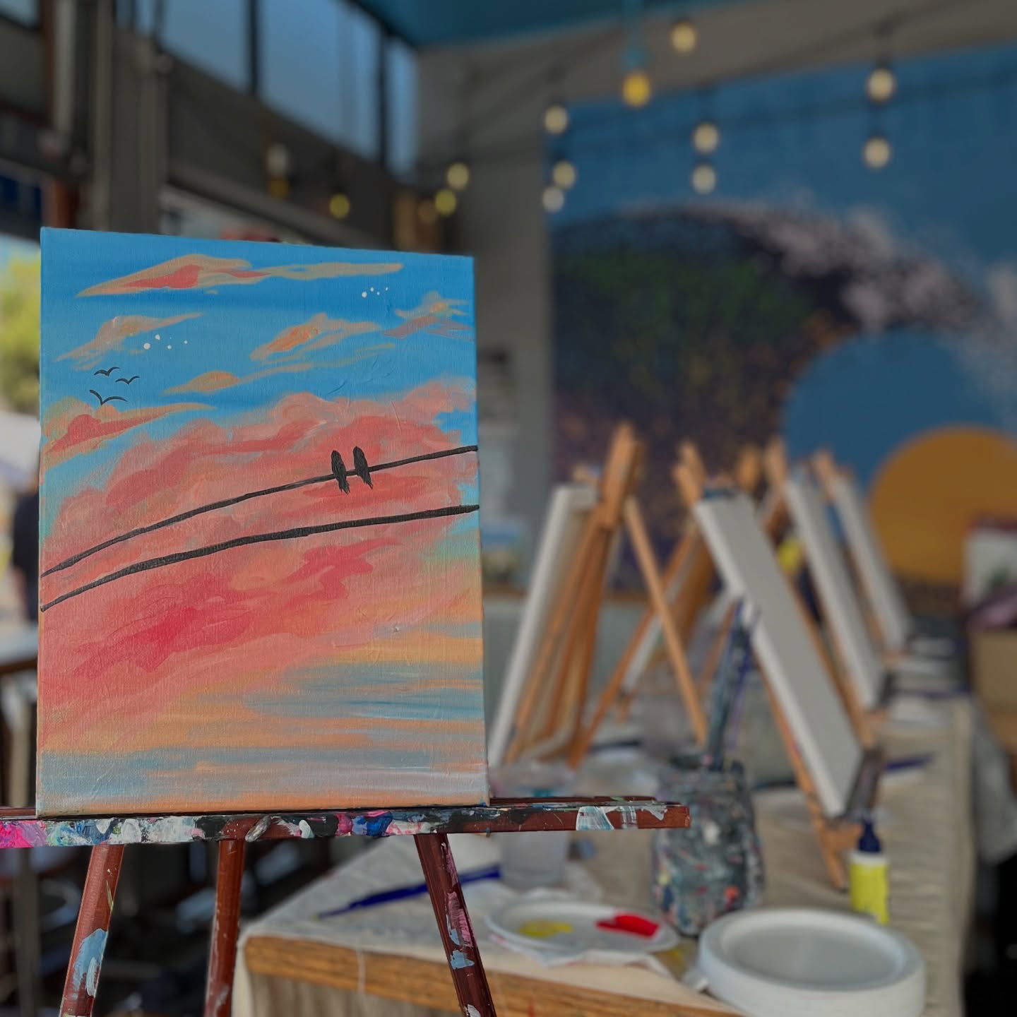 time to paint our little san diego parrots 🦜🦜 book your seats now for september and october classes (more dates dropping soon!)
#paintclassessandiego #sandiegopaintandsip #paintparty #paintingsandiego #sandiegoevents #thingstodosandiego