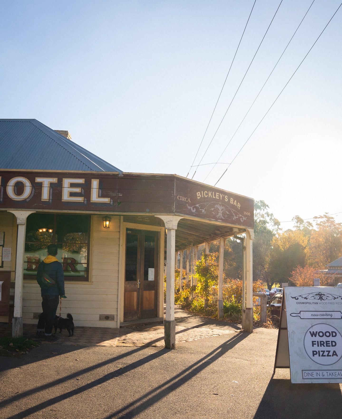 Another golden Trentham afternoon on the corner of Cosmo & High.
.
.
.
.
.
#trentham #hepburnshire #daylesfordmacedonlife #macedonranges #cosmotrentham #thecosmopolitanhotel #onehourout #onehouroutofmelbourne #melbournefoodie #daylesfordmacedonlife #macedonrangeswine #countryvictoria #regionalvictoria #visitmacedonranges #visitvictoria