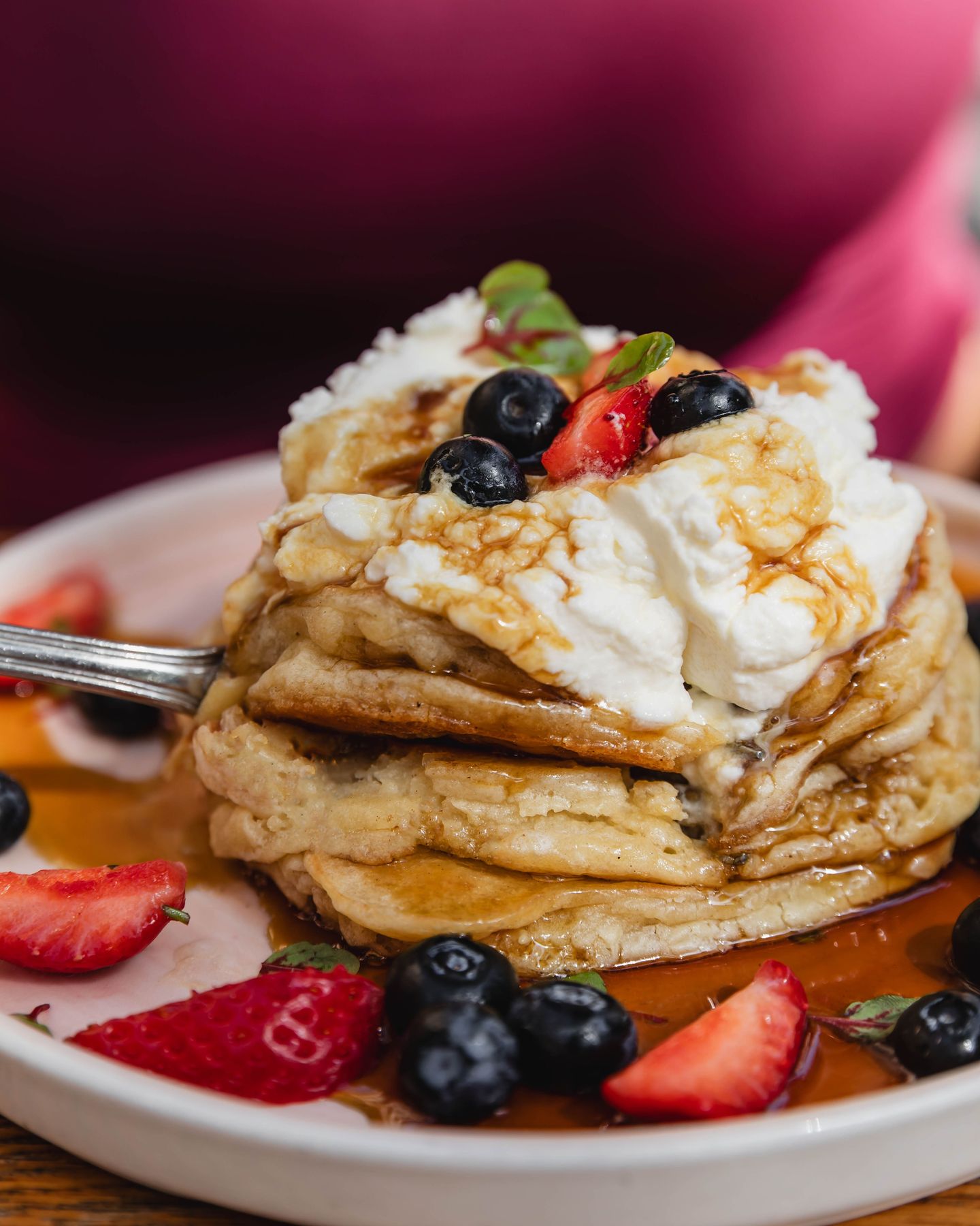 Difficile de s'en passer : nos pancakes aux fruits rouges ❤️
📸 @alicepages